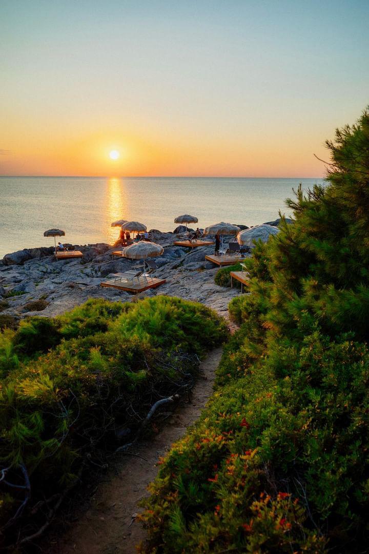 Sentiero verso la cala